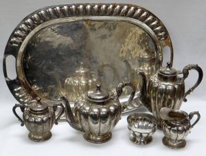 Oval tray, teapot, hot-water jug, sugar basin, lidded sucrier, cream-jug.